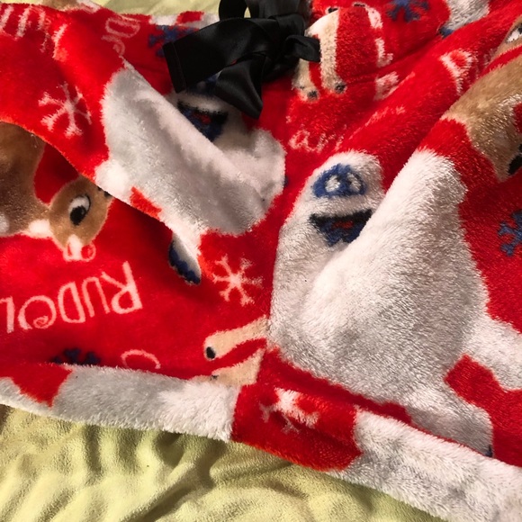 2 Rudolf the Red Nosed Reindeer pajama bottoms/medium and small child size - Picture 14 of 16